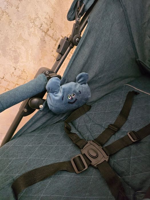 Продам прогулочную коляску