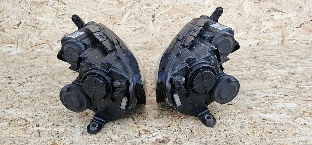 Far/Faruri Golf 7/Passat B7 / Audi A4 B8 Originale Valeo/ HELLA/Audi cu toate Becurile incluse Prețul per Set scris  în cuprinsul anunțului