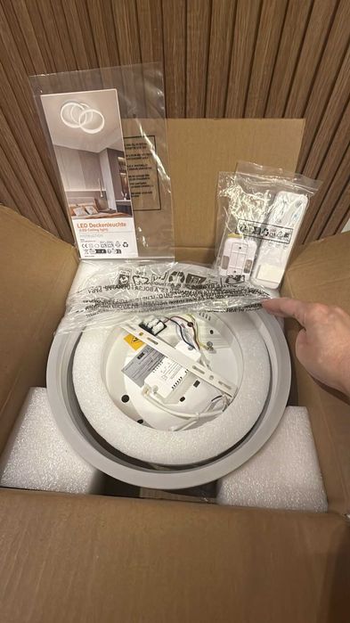 Plafoniera led cu telecomanda NOUA