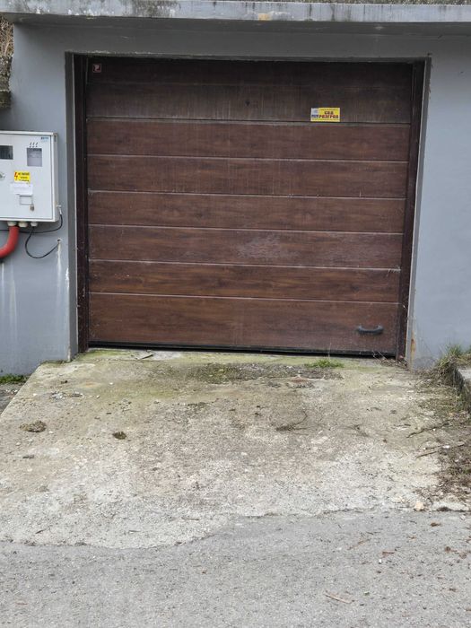 Гараж под наем, център срещу БЧК партида на трифазен ток.