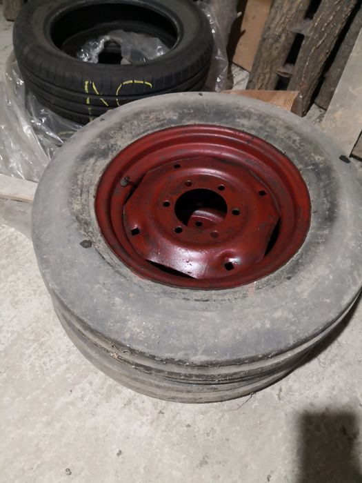 Vând   remorca cu o axa cu roti bune.