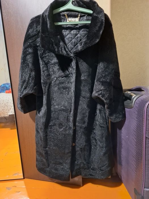 Женская верхняя одежда и платья