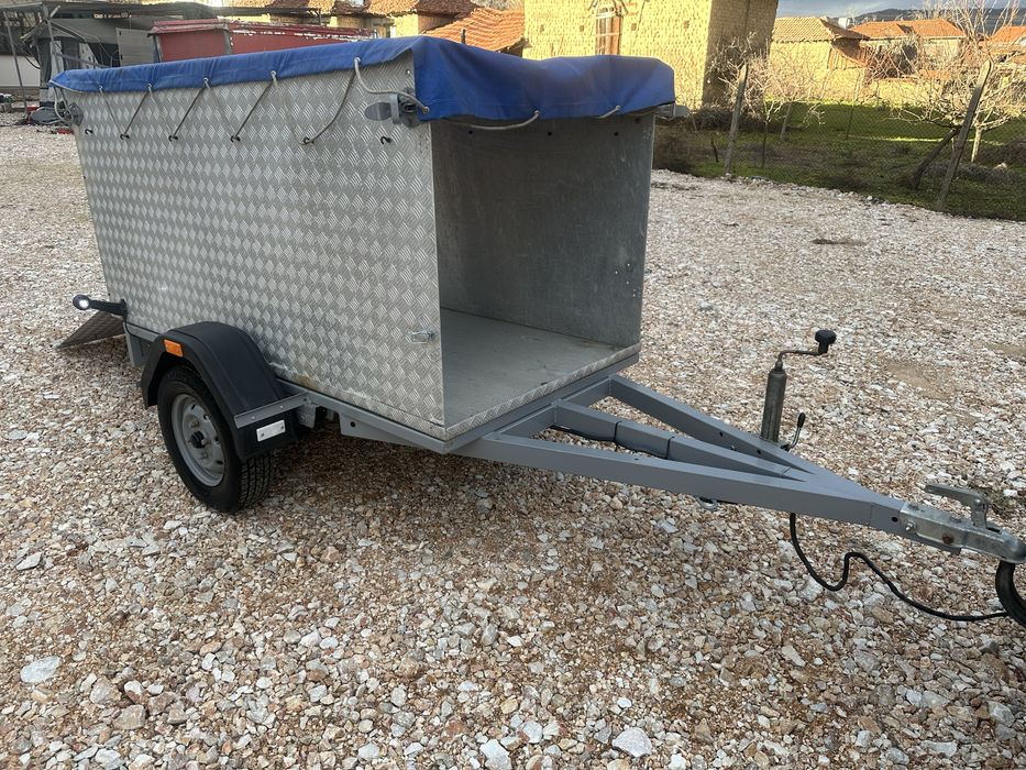 Ресьорно ремарке с алуминиев кош