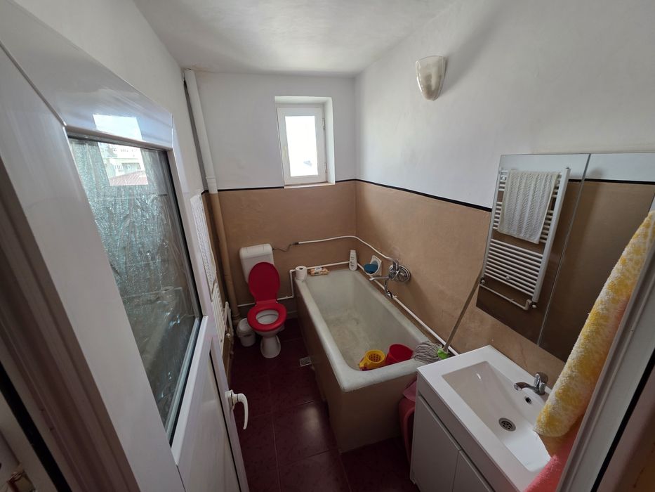 Apartament 3 camere, 64 mp, centrală proprie, balcon închis – Năvodari, str. Tineretului