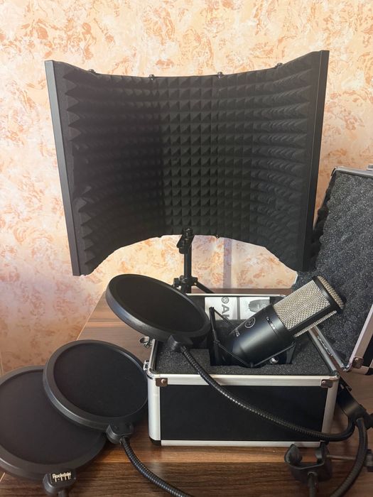 Микрофон студийный конденсаторный AKG Perception 220 (P220)