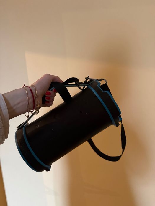 Boxă portabilă. Se aude foarte tare