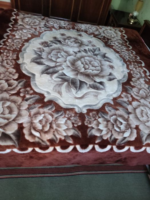 Продам плед на двухспальную кровать в отличном состоянии