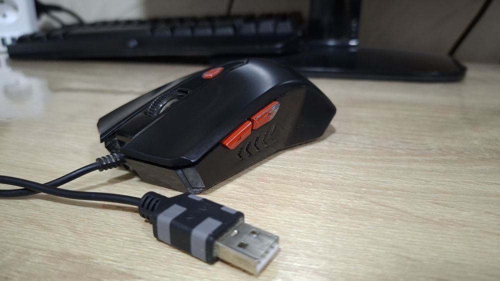 Продам мышь игровую