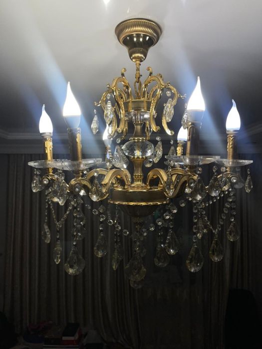 Продам классическую хрустальную люстру