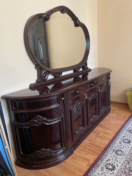 Продается сервант и трюмо