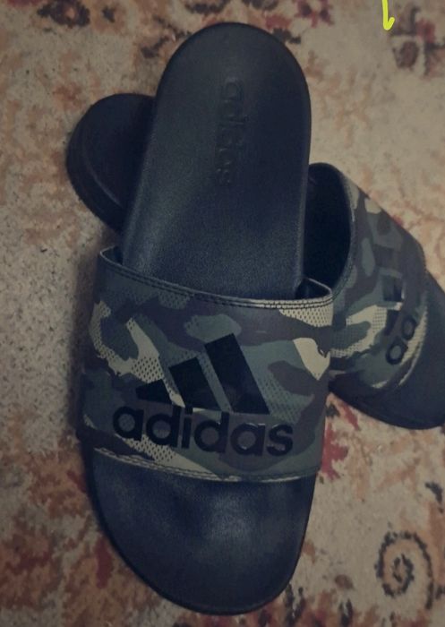 Slapi Adidas cu talpa memory