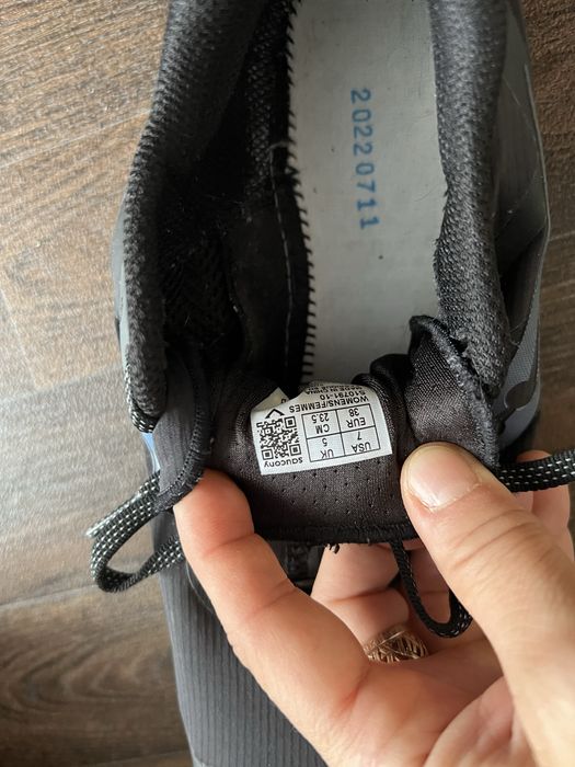 Спортивыне кроссовки