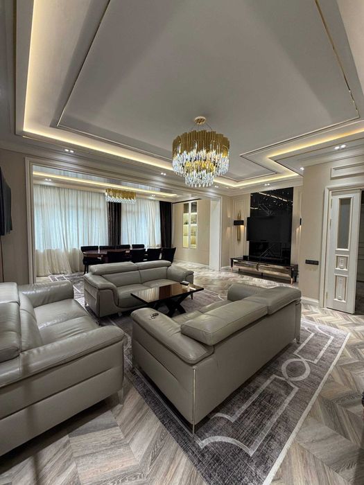 Продаётся квартира  ПОПУГАЙЧИКИ  ул. Чехова (ориентир: кафе Анор)