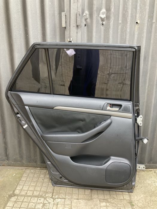 Задна лява врата за Tойота Aвенсис Комби/Toyota avensis T25 03-08г