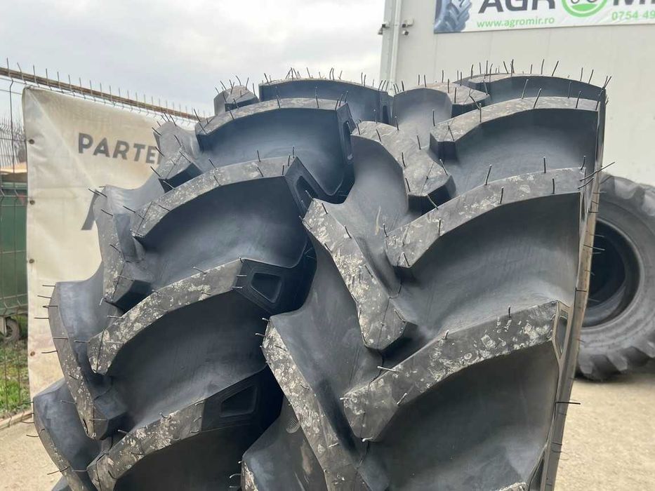 18.4-30 cauciucuri noi cu livrare combina cu 16 pliuri Massey Ferguson