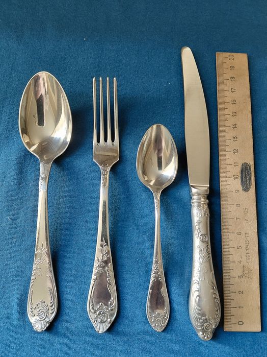 Мельхиоровые десертные  приборы