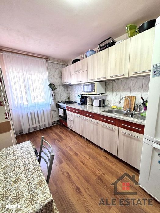 Apartament 4 camere, 2 bai, 2 balcoane, et.2, zona Parcul Teilor-Turda