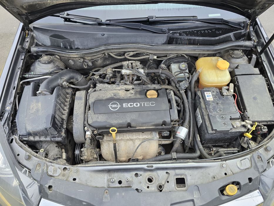 Vand Opel Astra H Sedan 1.6 benzina 116 hp An 2011