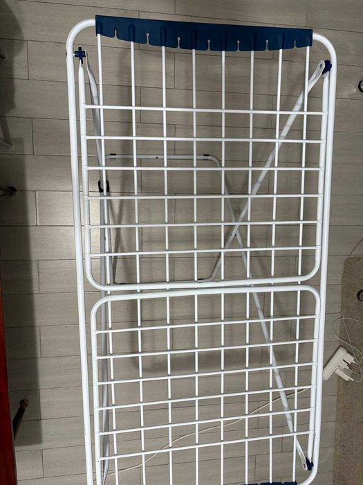 Uscător de rufe, cu încuietoare