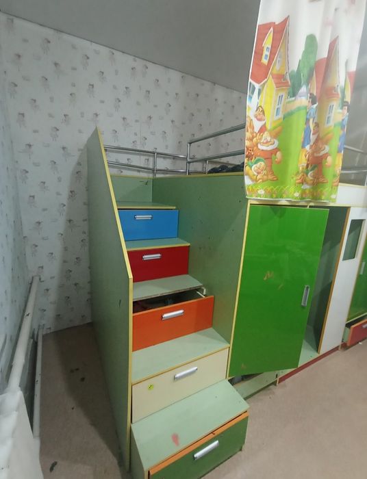 Детская двухэтажная кровать