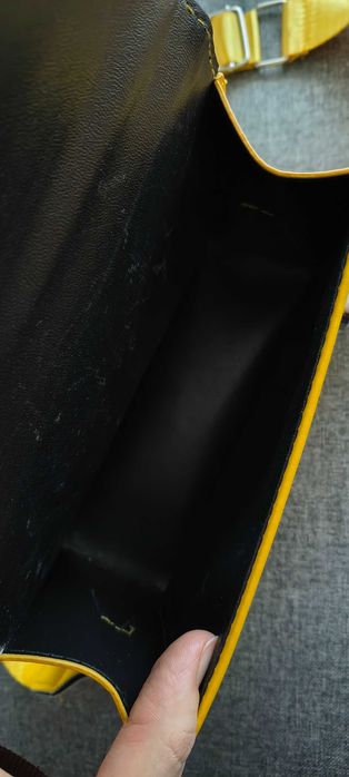 Жълта дамска чанта