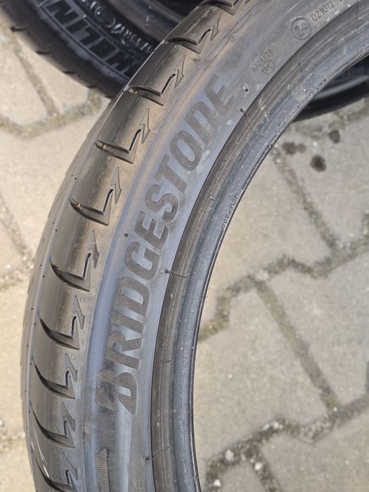 225 40 19  Bridgestone