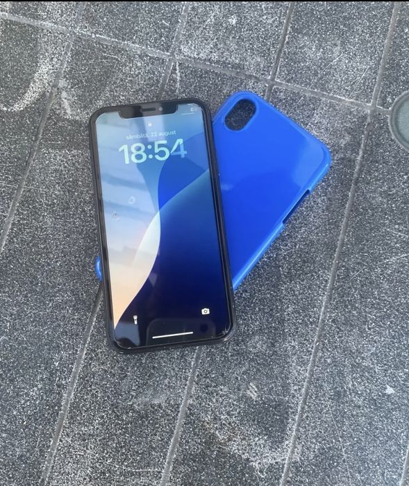 Iphone xr  64gb.