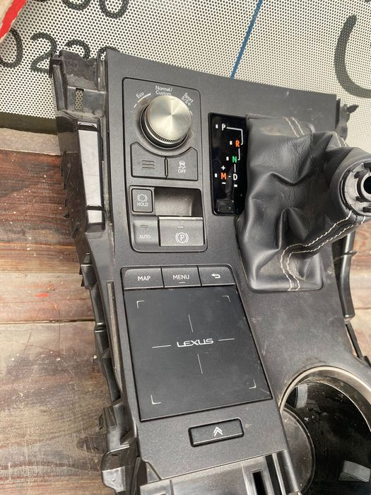 Центральная консоль Lexus NX200