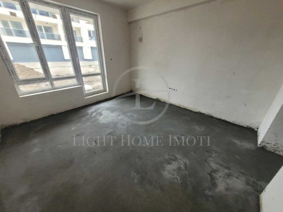 Реф. 2725 Тристаен Просторен Апартамент с Двор