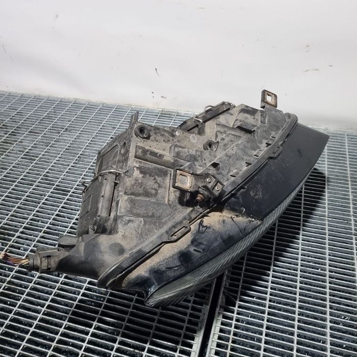 Far Dreapta AUDI Q5 2008 - 2015 SUV 4 Usi (1485) Fara xenon