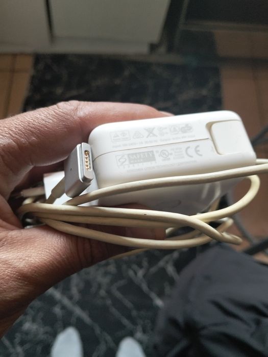Vând încărcător apple