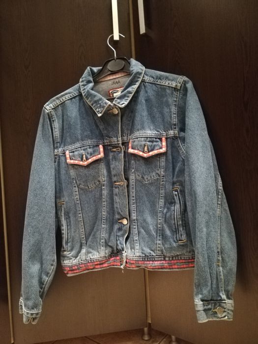 Две дънкени якета