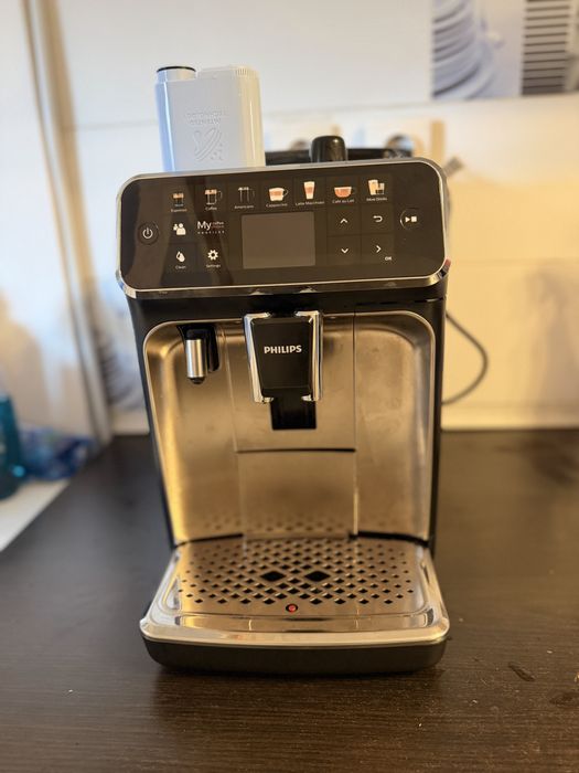 Espressor automat Philips LatteGo Seria 5400
