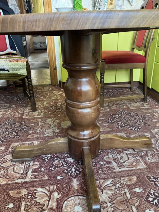 Стол кухонный и стулья