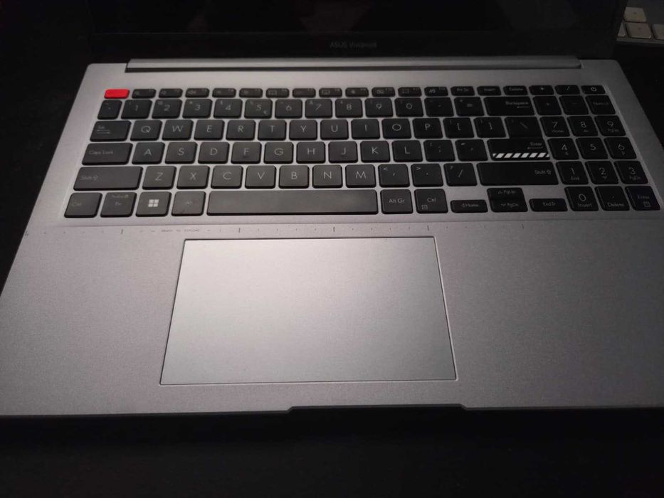 Laptop ASUS i5, OLED 15.6", 16GB RAM, 512GB SSD, cu Windows 11 Pro