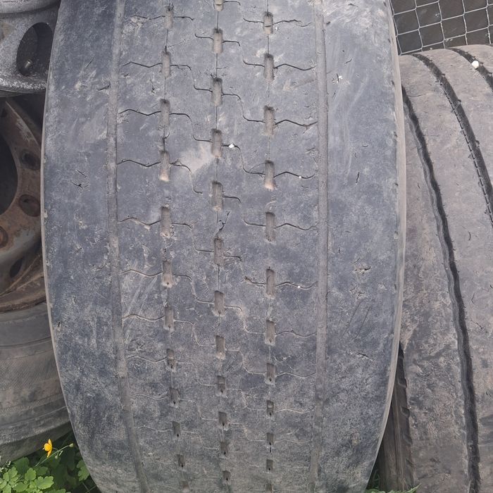 Vând anvelope camion  pentru rezerve 315 70 22.5 385 55 22,5