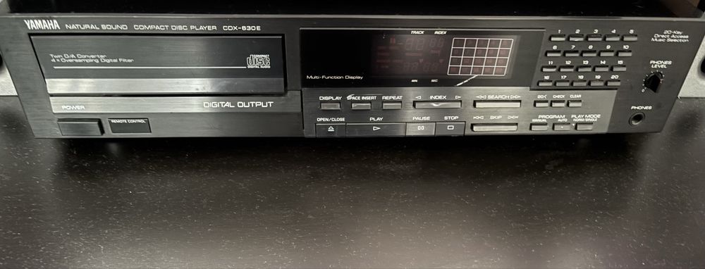 YAMAHA  CDX 630E CD PLAYER **raritate tehnica**