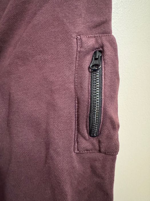 2 броя Nike Sweatshirt.