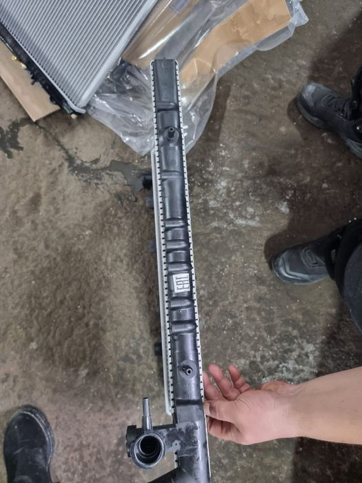 Радиатор Nissan Preria