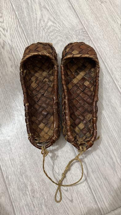 лапти плетенные.