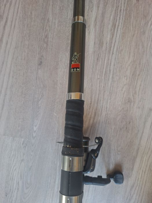 Продавам въдица и макара DAM ( телескоп )