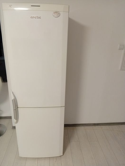 Vind frigider artic  A+ in  stare perfecta  de funcționare cu un consum  foarte  mic  de  curent
