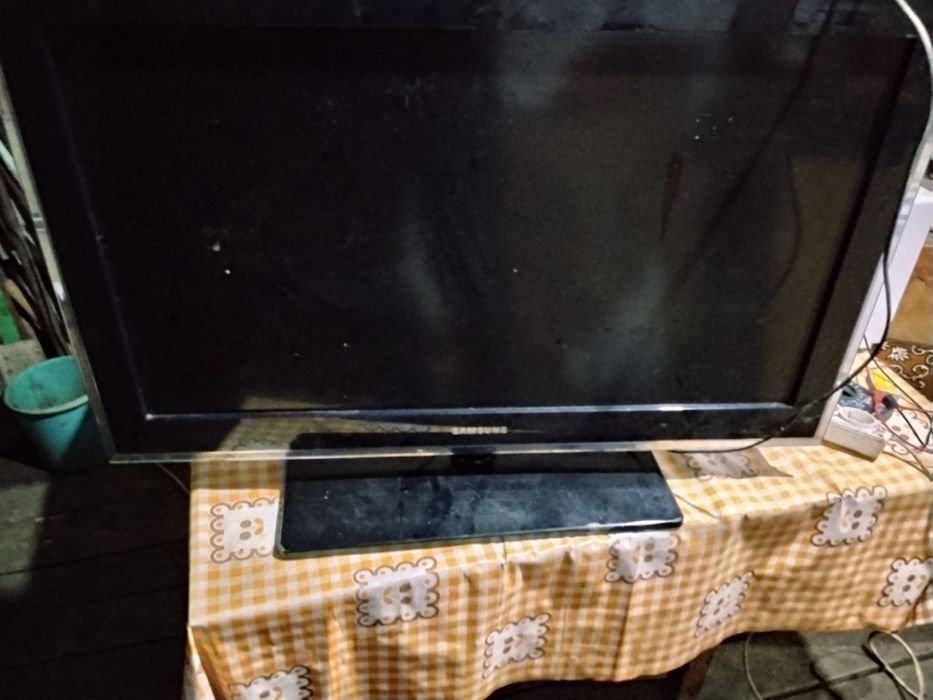 Продам телевизор Samsung (разбит экран)