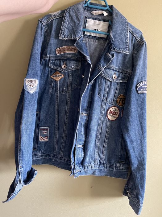 Geaca blugi Zara cu stikere albastra marimea M L 40 42