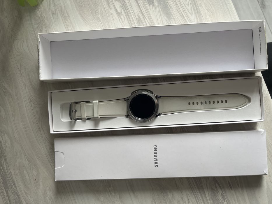 Продам galaxy watch 4 classic