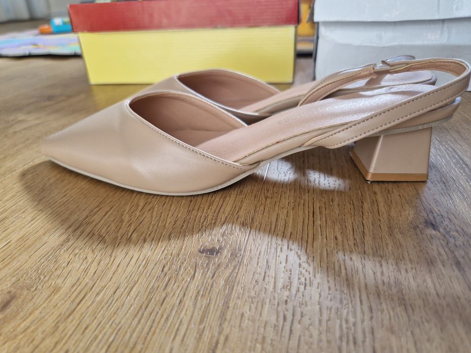 Pantofi noi stiletto 39