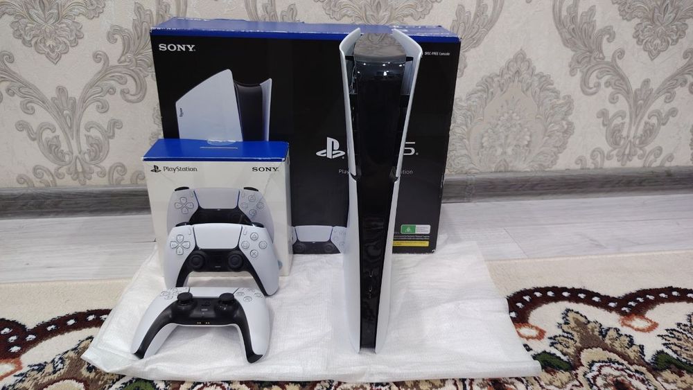 Playstation 5 slim 1 Тб как новый 2 джойстик топ игры есть