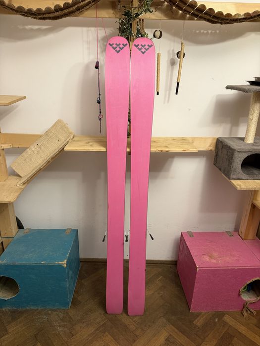 Black Crows Corvus Freebird 183.3, legaturi ATK FR14, KOHLA Vaccum