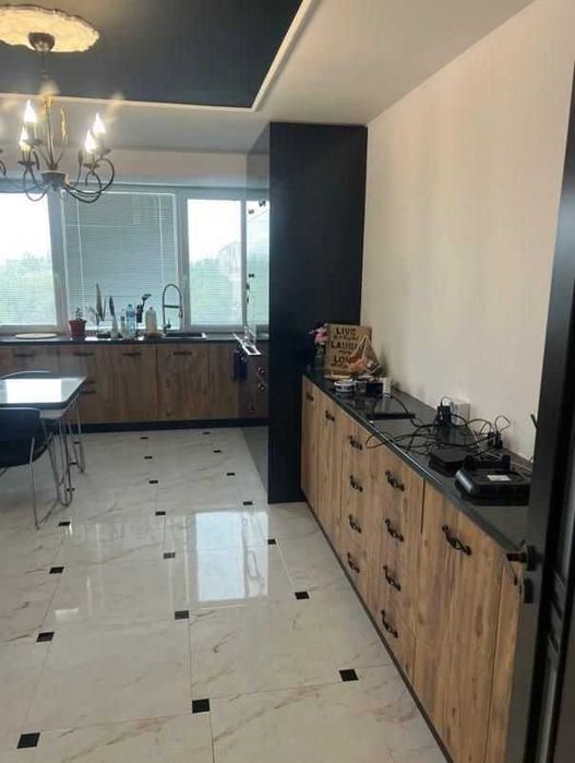 Продава се Тристаен апартамент в София, Белите брези - 108 кв.м за 1612 €/кв.м - Снимка #2