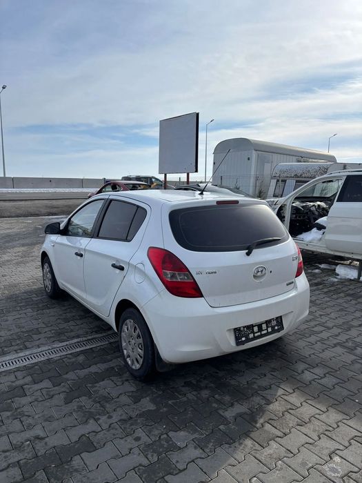 Dezmembram Hyndai I20 1.4 diesel din 2011